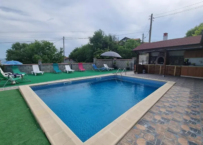 евита - град Holiday home *